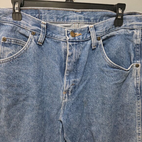 Wrangler Men’s Relaxed Fit Jeans 32x30 Light Blue Denim Classic Straight Leg - Picture 5 of 8